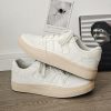 Giày sneaker nam chính hãng, mẫu mã đa dạng, dễ dàng phối cùng trang phục