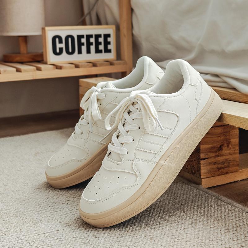 Giày thể thao nam năng động, mang đến sự tự tin và thoải mái khi vận động