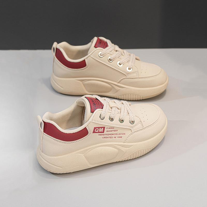 Giày thể thao nữ thoải mái, phong cách năng động, phù hợp cho mọi hoạt động.